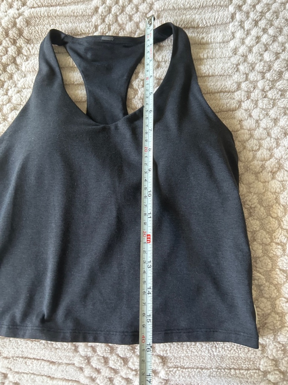 Vuori Black Crop Tank Top - Picture 4 of 6